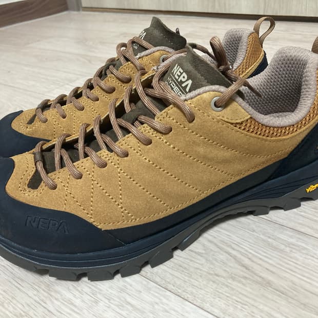 네파 트레킹화 255 판매