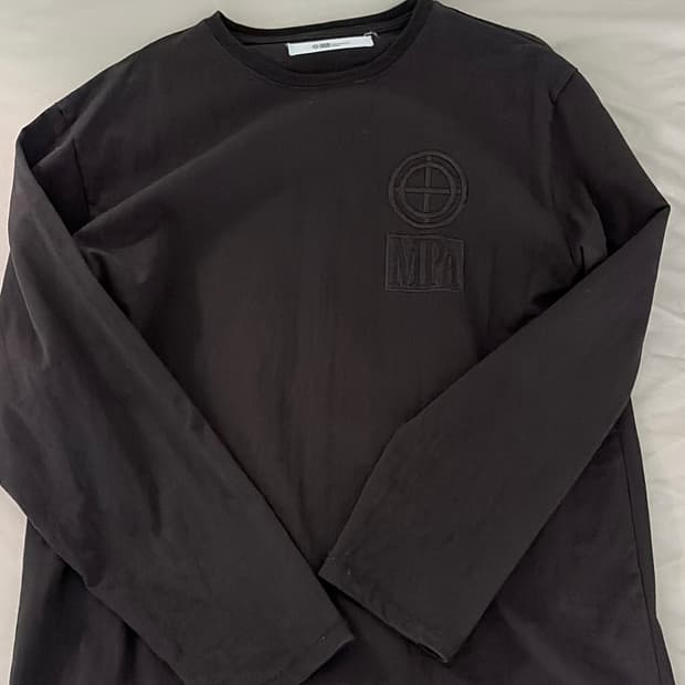 플라스틱 프로덕트 24ss 롱슬리브