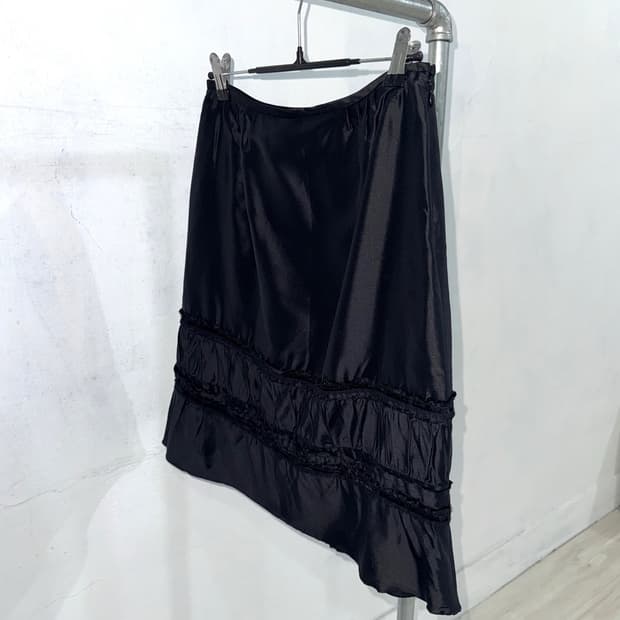 Black Wrinke Detail Midi Skirt