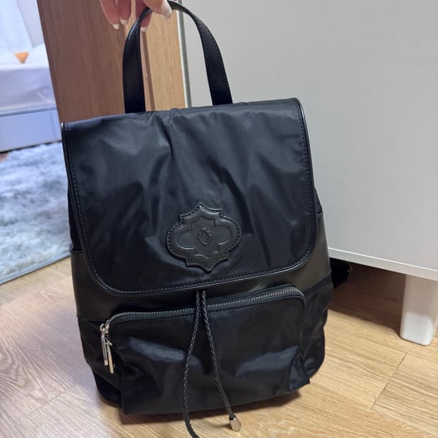 오야니 클로 백팩 블랙