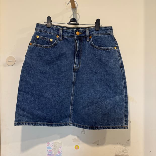 예지스 코스모폴리탄줄라이 청 스커트