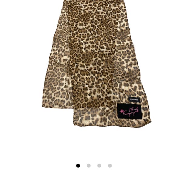 i feel kanghyuk scarf