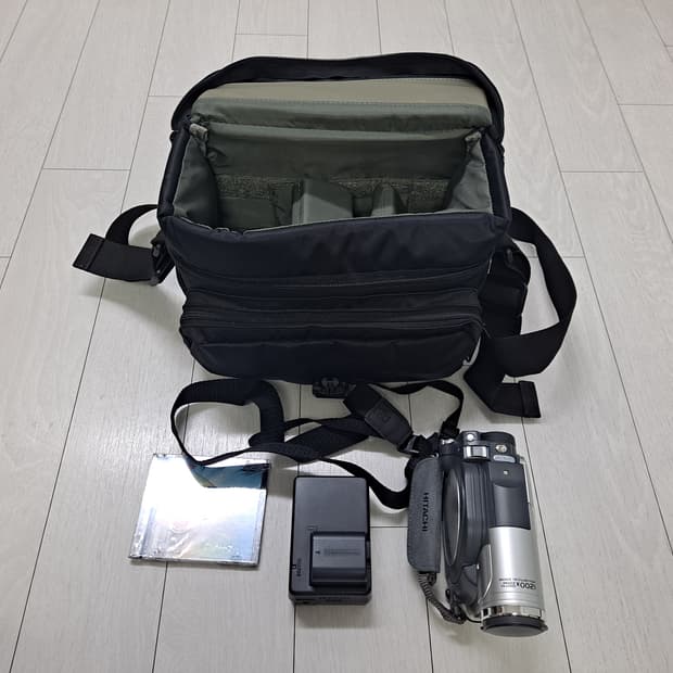 Hitachi dz-bx35a 캠코더 판매합니다.