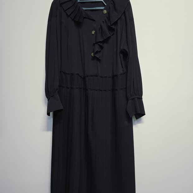 시스템 플리츠 롱원피스 프릴 카라