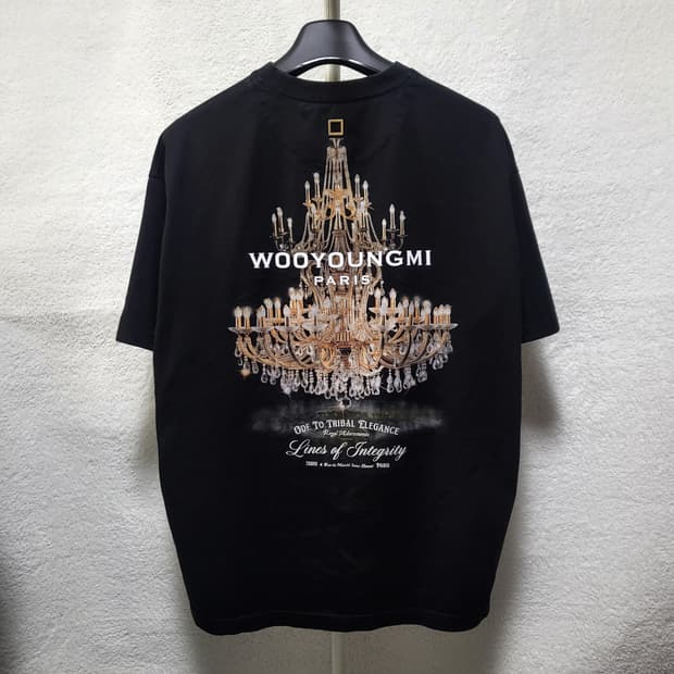 [신형] 50 / 25FW 우영미 샹들리에 백로고 반팔티 
