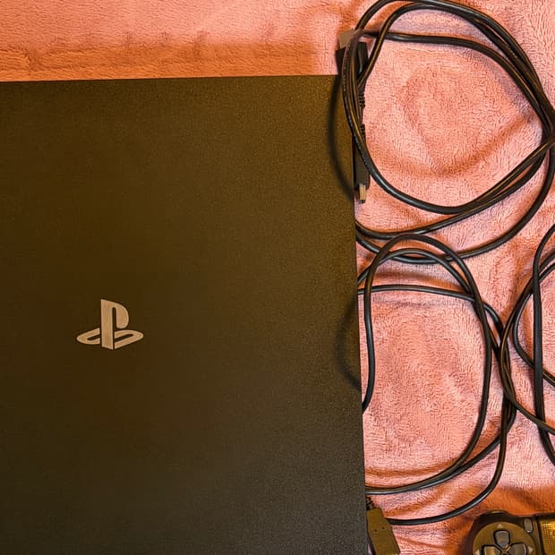 플스4 프로 1테라(7218B)+듀얼쇼크4 1개, 게임3개 일괄 판매!!