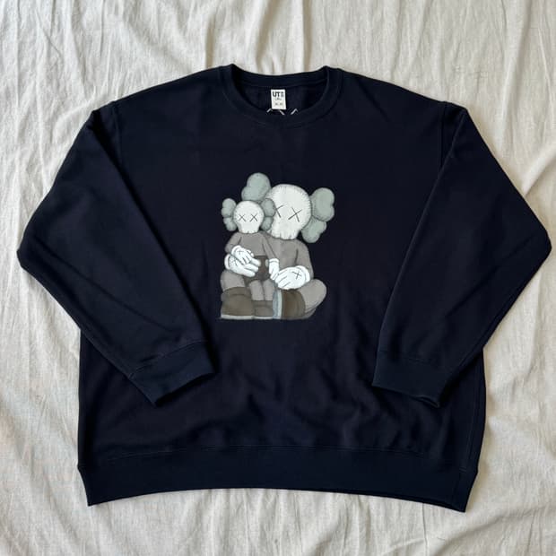 유니클로 카우스 빅로고 맨투맨 3XL