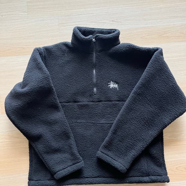 스투시 폴라 플리스 하프 집 모크넥 블랙