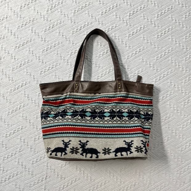 노르딕 패턴 니트 백