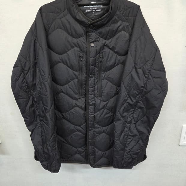 유니클로 화이트마운티니어링 리사이클 하이브리드 다운자켓 xl
