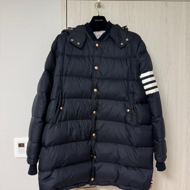 톰브라운 사선 남성패딩