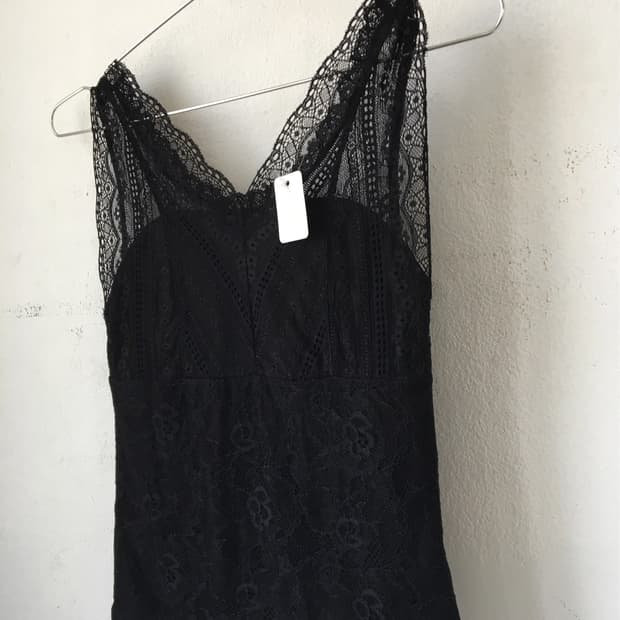 Lace sleeveless