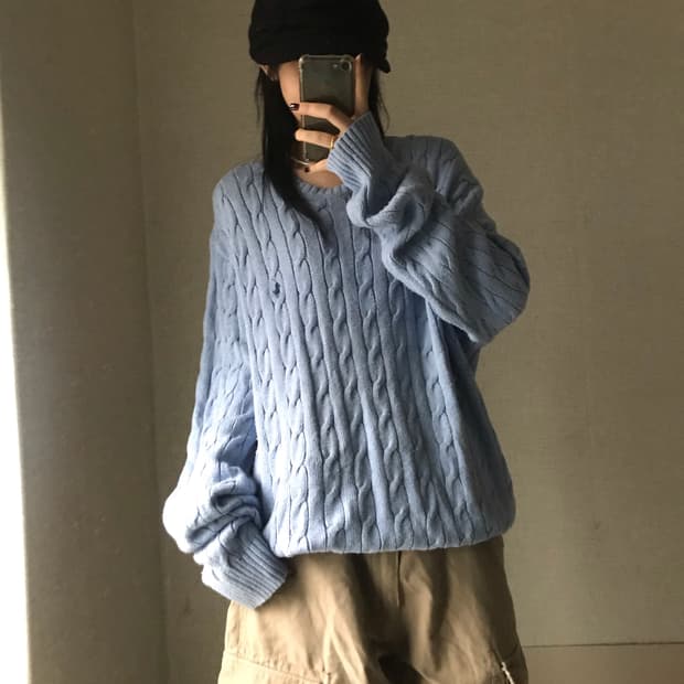 폴로 연하늘 케이블 니트