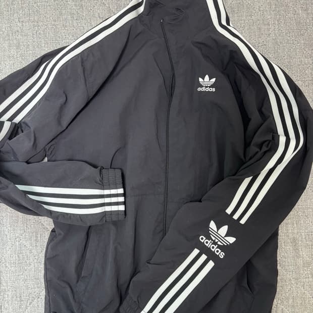 아디다스 락업 트랙탑