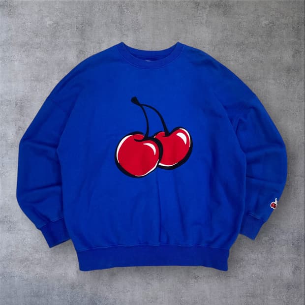 키르시 블루 컬러 체리 빅로고 맨투맨