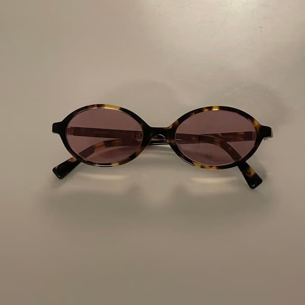 정품 미우미우 리가드 선글라스 팝니다