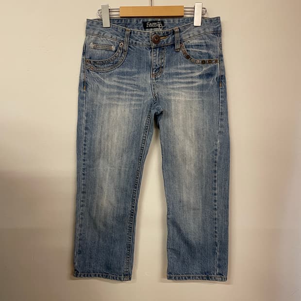 Snap button capri pants