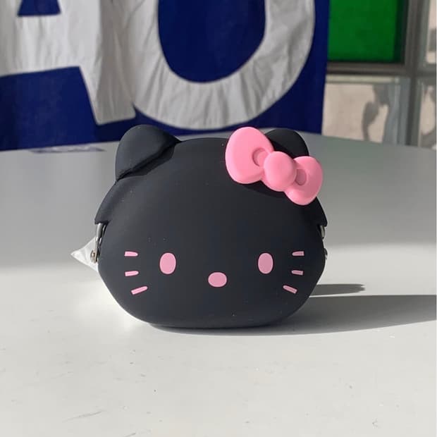 last one/hello kitty wallet keyring
