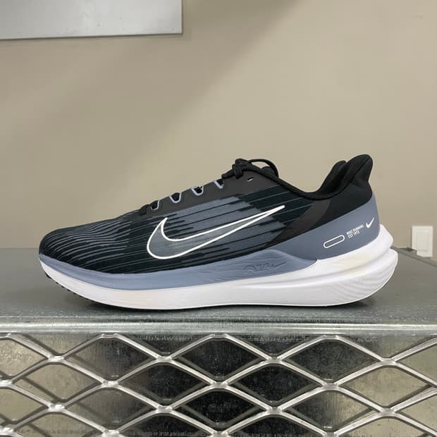 나이키 에어 윈플로 9 블랙 화이트 280