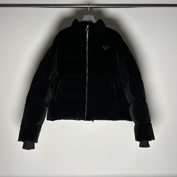 프라다 크롭 다운 자켓 블랙