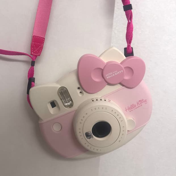 헬로키티 40주년 한정판 후지필름 인스탁스 필름카메라