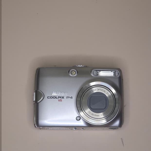 니콘 쿨픽스P4 / Nikon Coolpix P4 / Silver