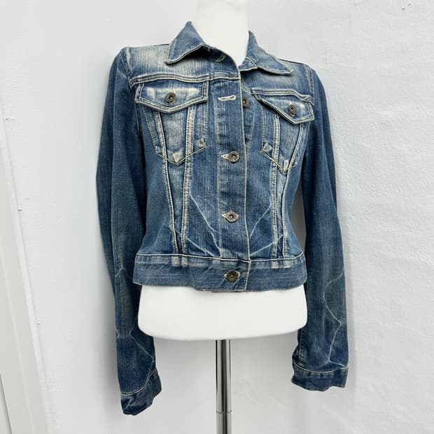 Vintage fade lines washing denim jacket