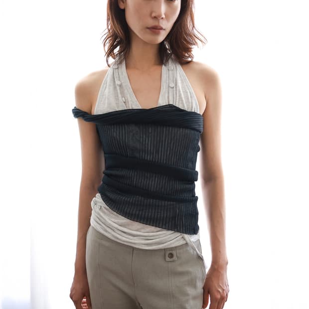 울리카상투스 HALTER WRAP SLEEVELESS LIGHT GREY
