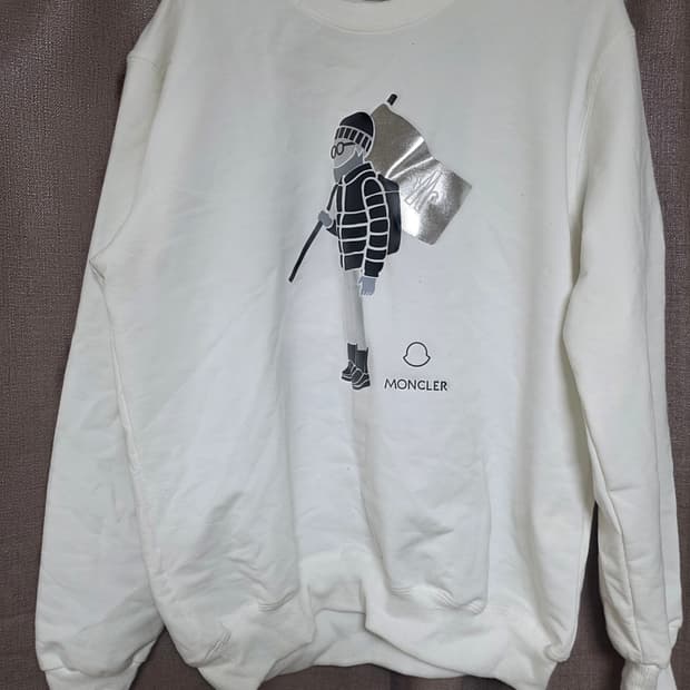 몽클레르맨투맨 100