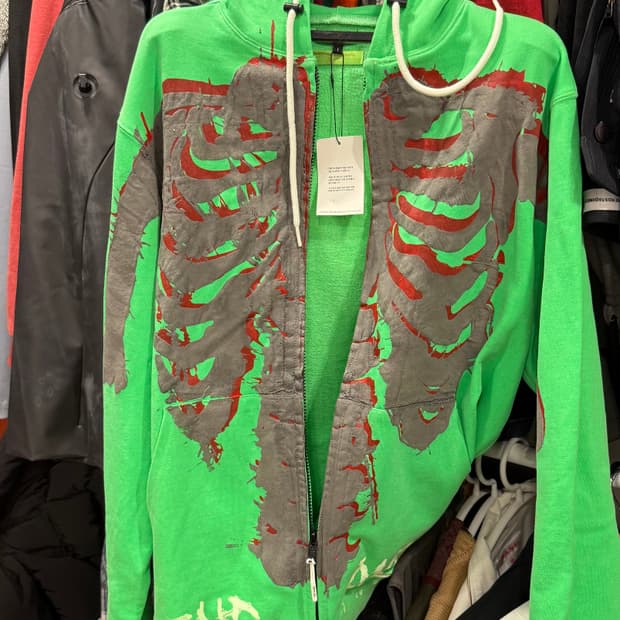 99%is 본 후드집업