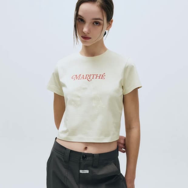 마리떼 프랑소와 저버 W RIBBON GRAPHIC CROP TEE