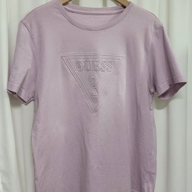 GUESS 게스 반팔티 라일락