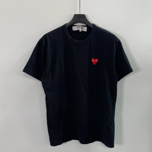 꼼데가르송 와펜 블랙 반팔티 (on.1535)
