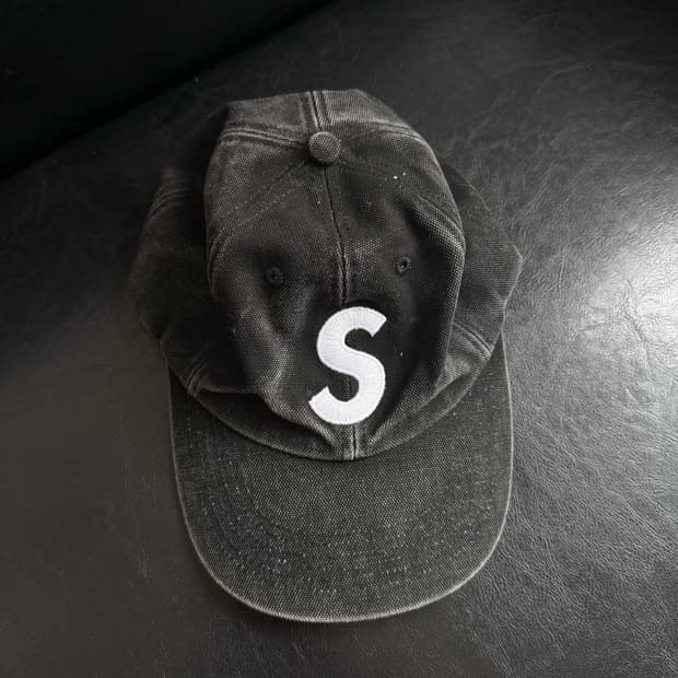 Supreme 피그먼트 S로고 패널 갭