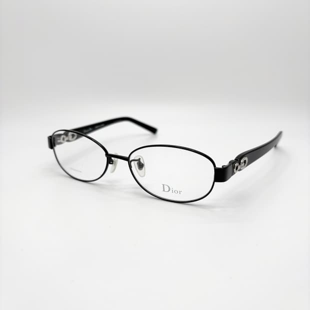 DIOR 블랙 오벌 메탈테