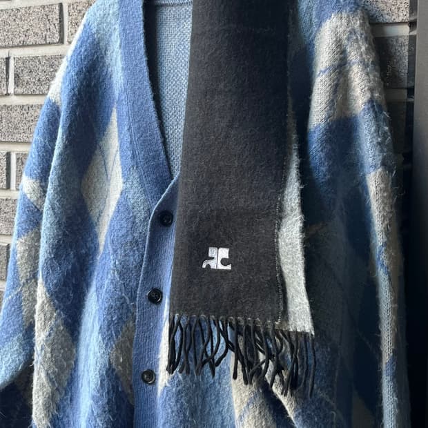 꾸레쥬 로고 리버시블 머플러 블랙 그레이