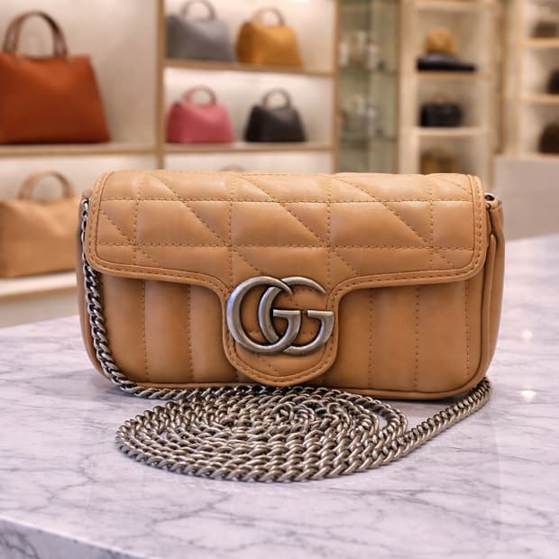 [S급] 구찌 GG 마몽 마틀라세 가죽 백 수퍼 미니 판매합니다!!!