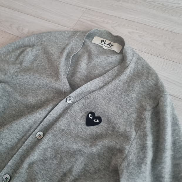 꼼데가르송 가디건 L 팝니다.