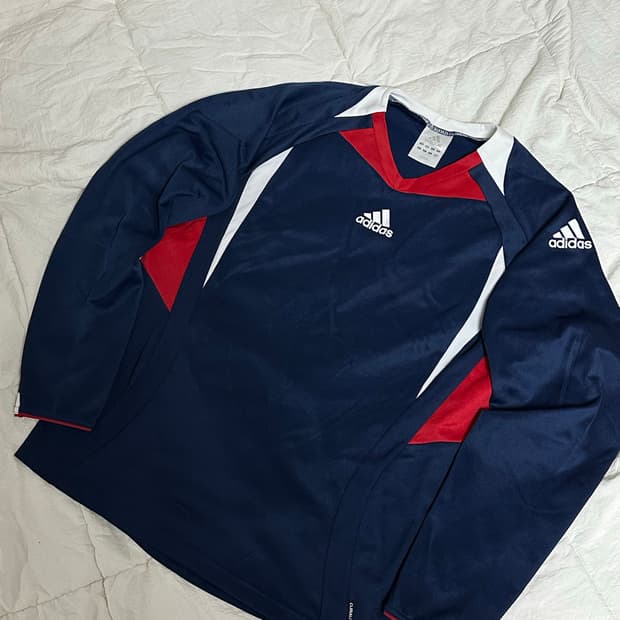 일본 아디다스 긴팔 웜업  센터 로고 긴팔 라지