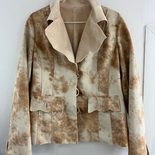 Beige Tie-dyed Mustang