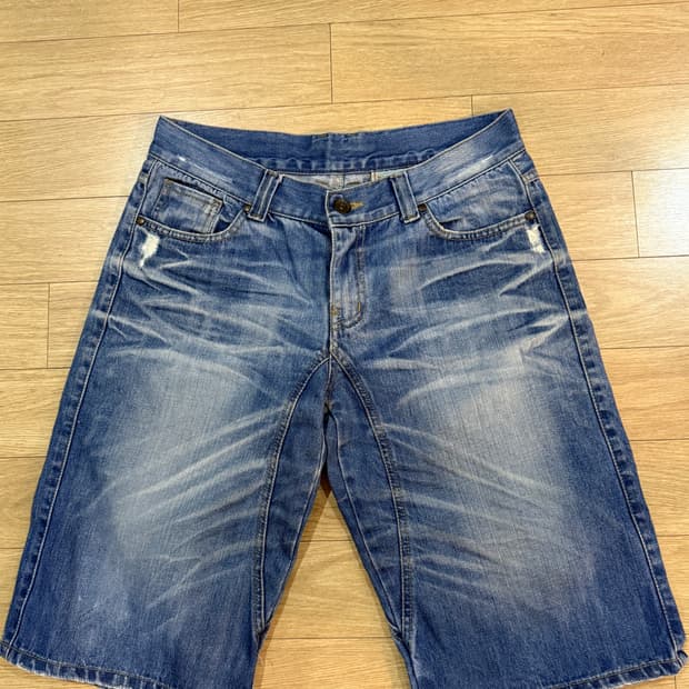 청 반바지 팝니다.