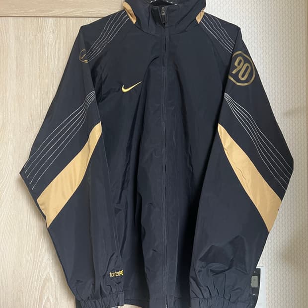 00s 나이키 올드스쿨 토탈90 블랙 골드 바람막이