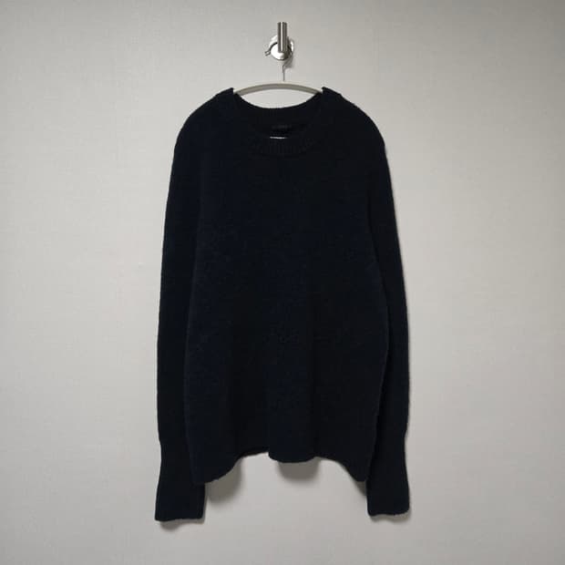 코스 다크네이비 알파카 니트 