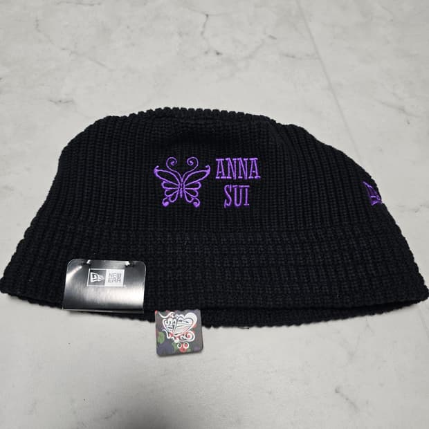 안나수이 X 뉴에라 콜라보 블랙 니트 버킷햇 새상품 미사용