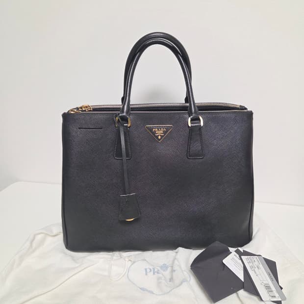 PRADA 프라다 정품 블랙 사피아노 금장 럭스 토트백