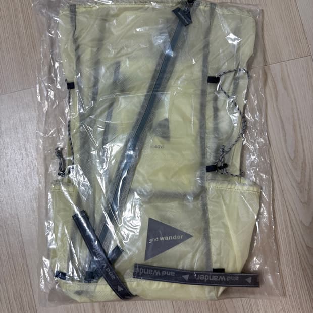 앤드원더 실데이 And Wander Sil Daypack 백팩