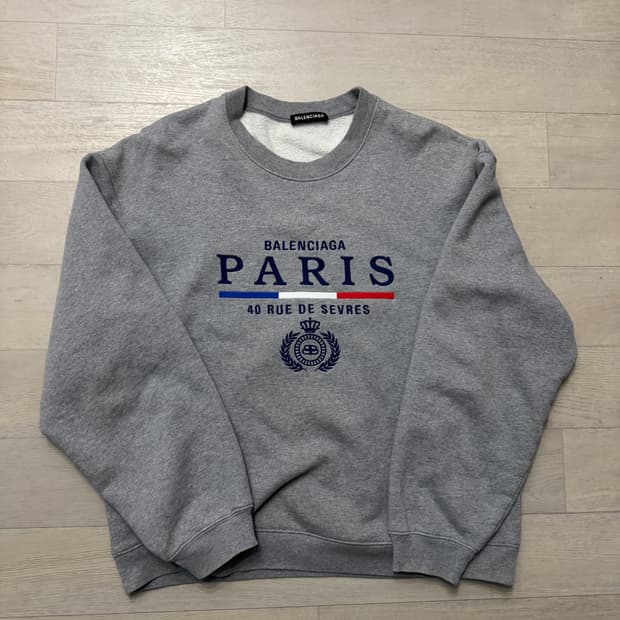 정품 발렌시아가 자수로고 맨투맨