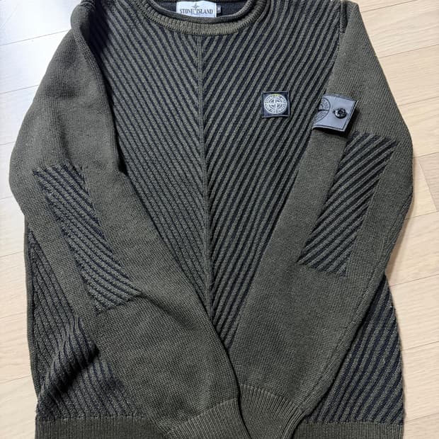 스톤아일랜드 니트 맨투맨