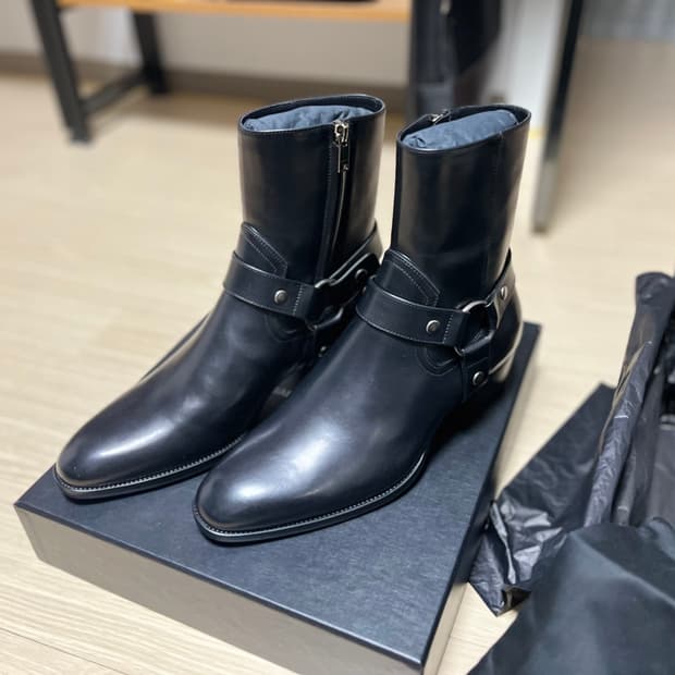 생로랑 와이어트40 하네스 부츠