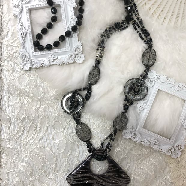 black beads zebra pendant necklace